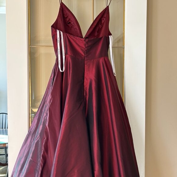 Beautiful Burgundy satin formal dress - Picture 4 of 6